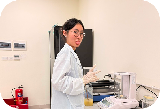 Dolly working in a research laboratory